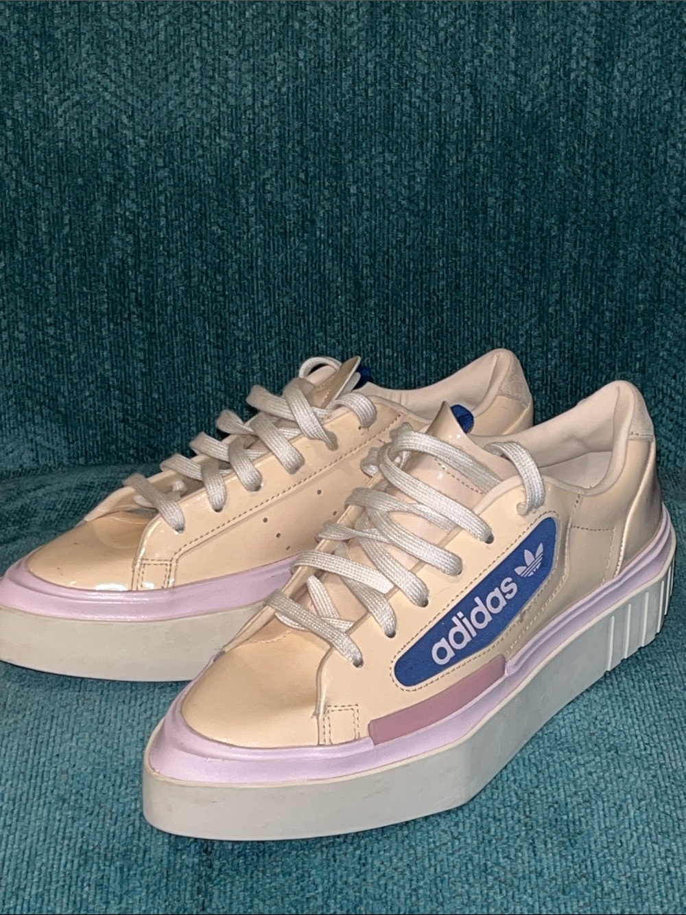 🪩 adidas 💃Women's Cream Platform Sneakers with Pink and Blue Accents
